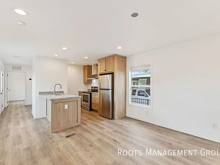6231 N 59th Ave #9 — Photo 3