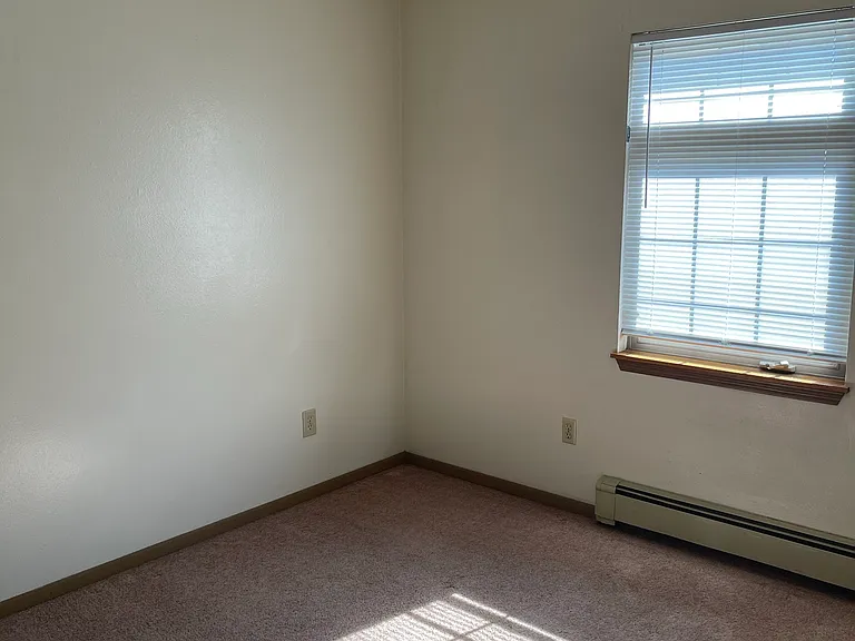522 E Burlington St #10 — Photo 10