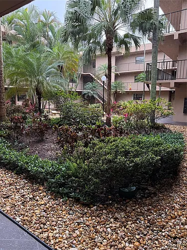 10975 SW 107th St #302 Photo 1