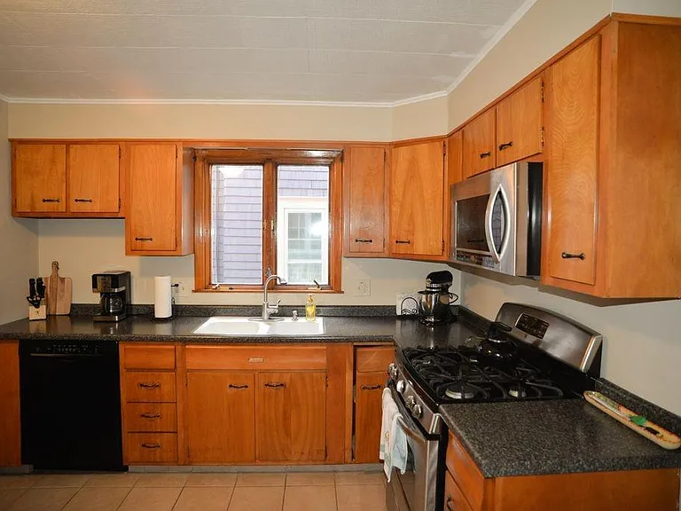 304 Bedford Ave #1 — Photo 4