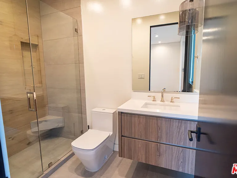 829 N Ogden Dr — Photo 42