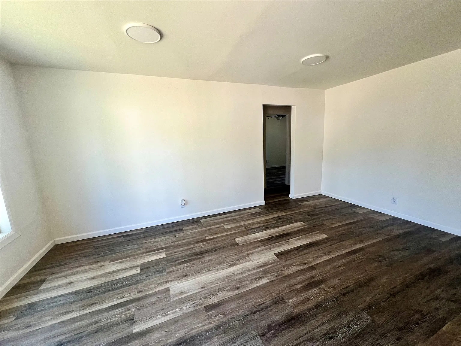 2 bed, 1.0 bath, 842 sqft, $1,200 — Photo 4