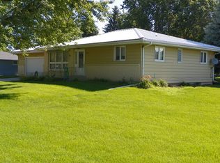 303 N 1st St, Plainview, NE 68769