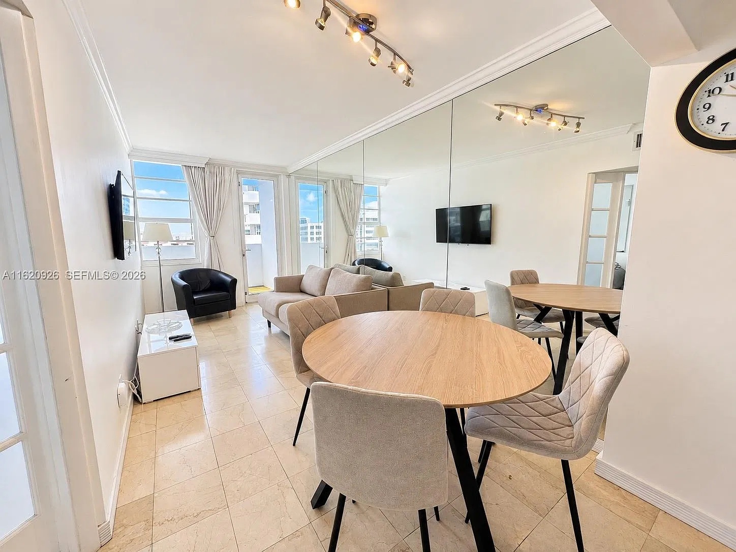 The Decoplage Condo — Photo 1