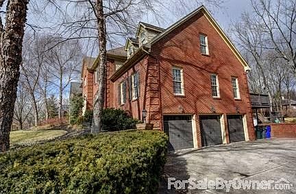 2nd image of 2320 Abbeywood Rd