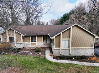4250 White Oak Trl, Commerce Township, MI 48382