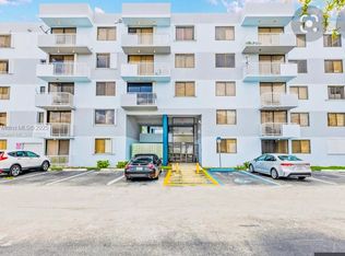 8261 NW 8th St APT 334, Miami, FL 33126