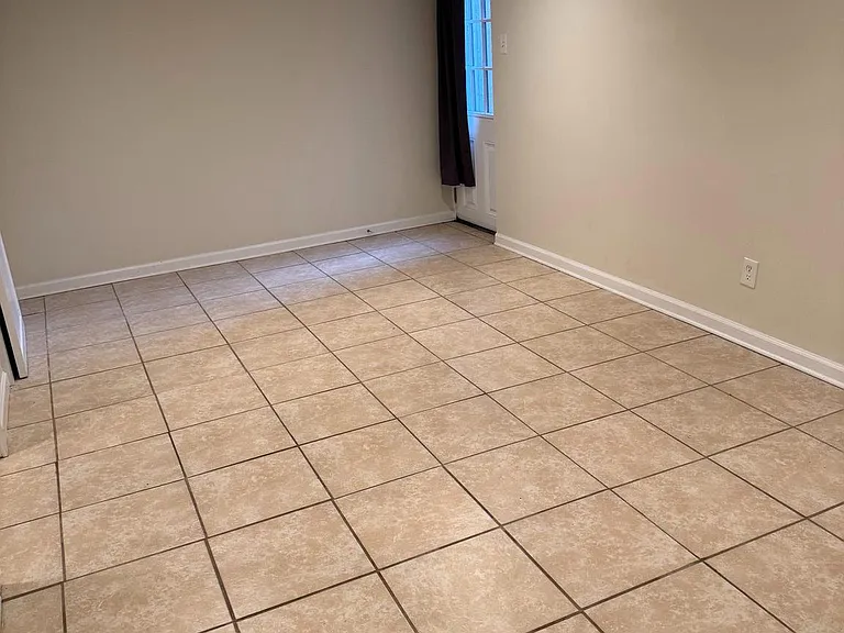 204 Livingston Ct — Photo 17