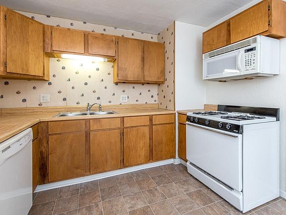 Furnished Kitchen