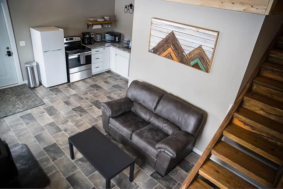 2 bed, $1,300 — Photo 3