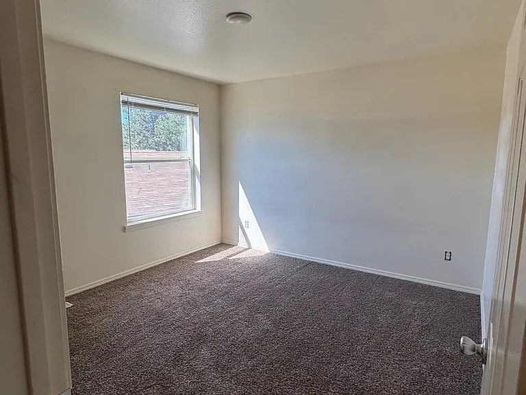 1126 S Fern St — Photo 7