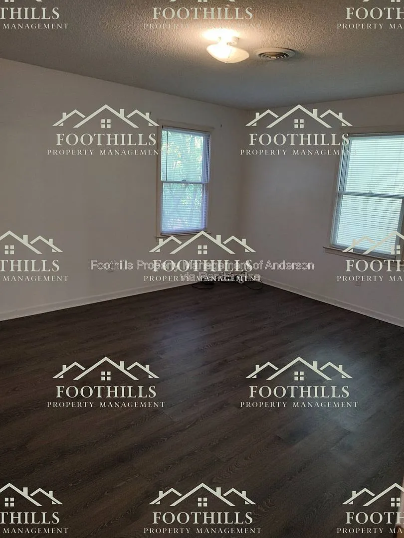 2 bed, 1.0 bath, 1000 sqft, $995 — Photo 2