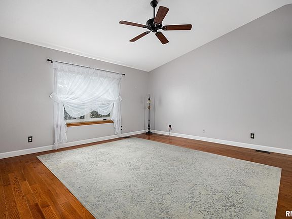 5th image of 2811 W Larchmont Ln