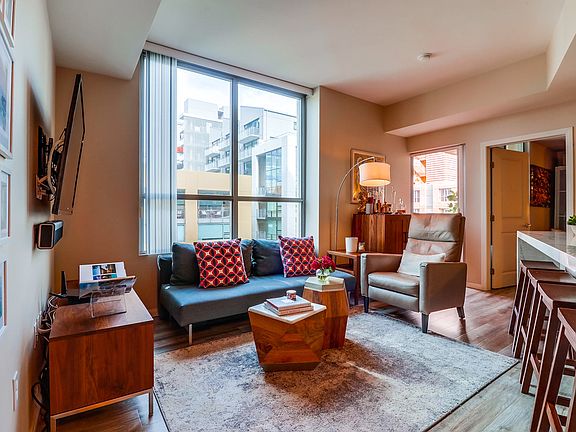 4th image of 253 10th Ave Unit 520