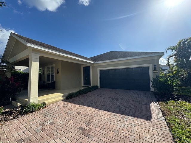 Just pressure washed exterior, beautiful lawn!!