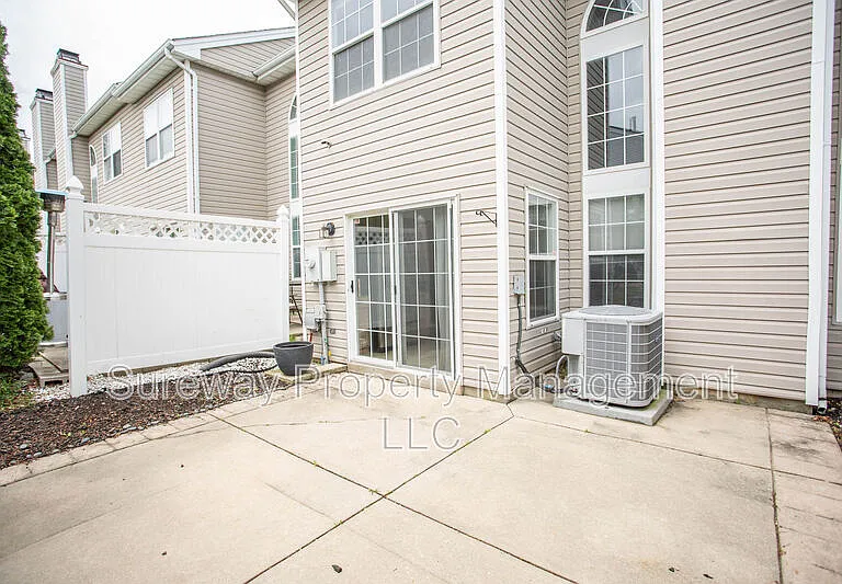 605 Doral Dr — Photo 35