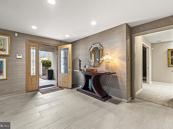 4th image of 4 Regency Ct #4