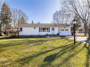 19 Allandale Dr, Rochester, NY 14624