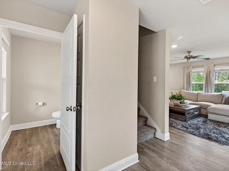 5438 Leeds Ln — Photo 10