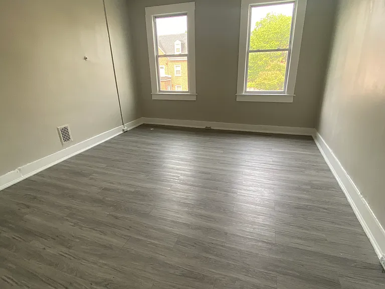 3510 Greenmount Ave — Photo 5