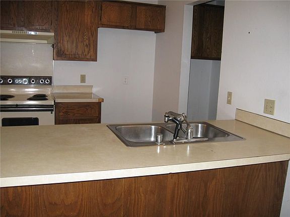 2nd image of 932 Turtle Creek Dr