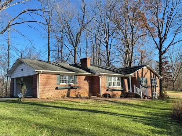 152 E Manor Ridge Rd, Elkin, NC 28621