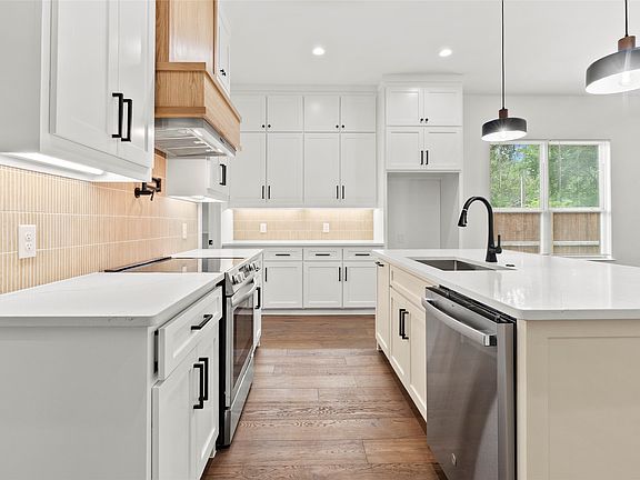 4th image of 717 Hemlock Dr
