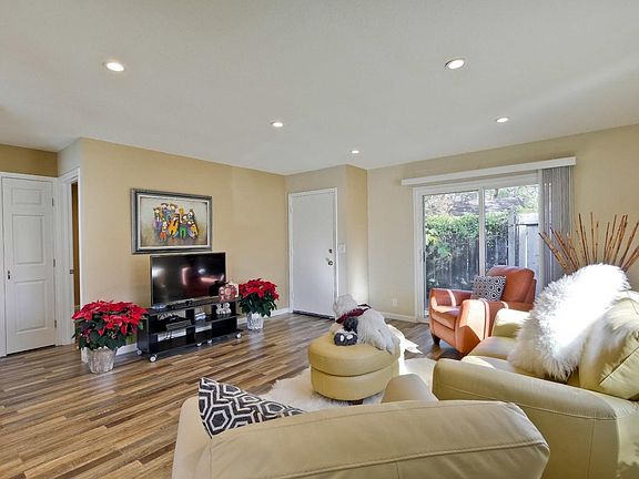 3rd image of 3201 Parkhaven Dr