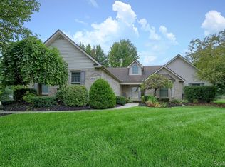 2032 Carlton Ct, White Lake, MI