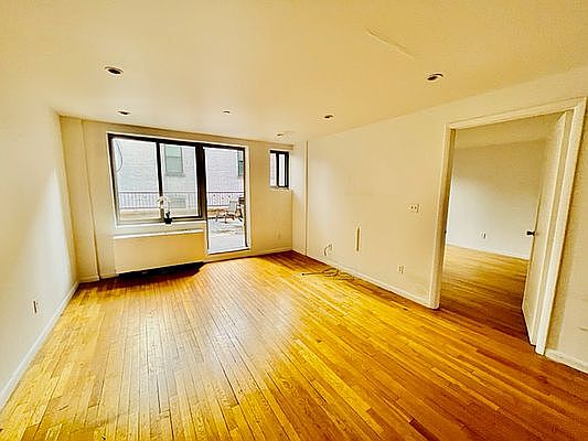 2nd image of 698 10th Ave #2D