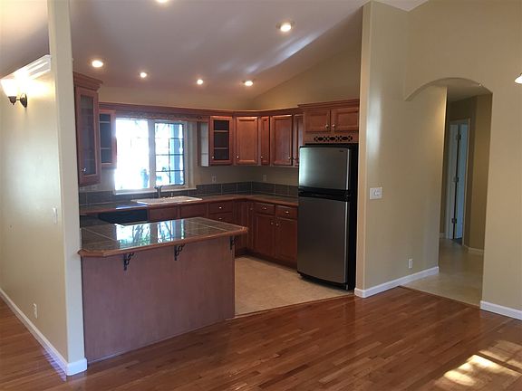 5th image of 267 Forest View Dr