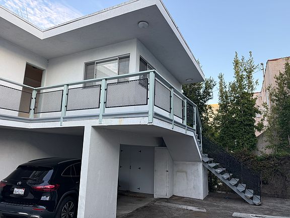 3rd image of 240 S Reeves Dr APT A