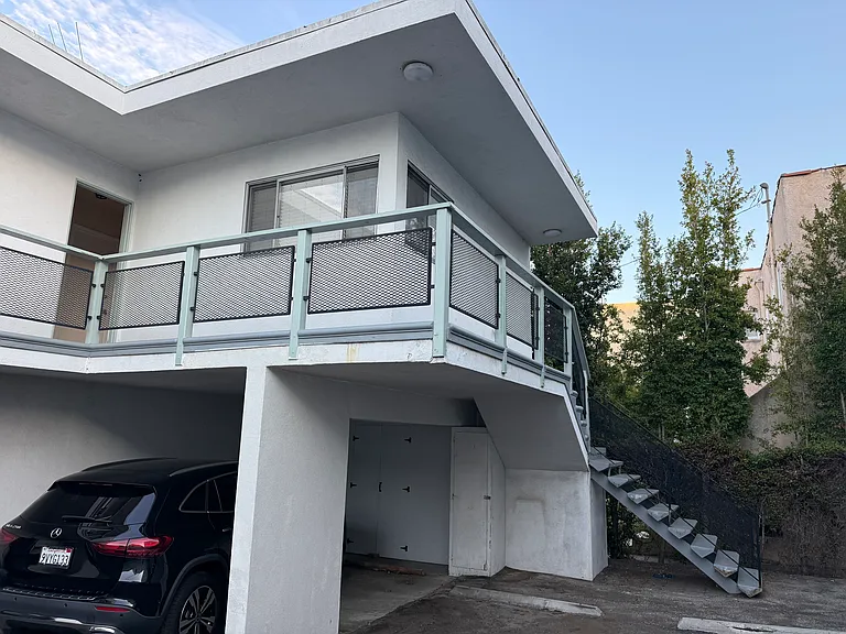 240 S Reeves Dr #A — Photo 3