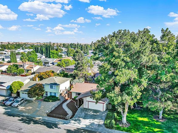 4th image of 2100 Davis Drive