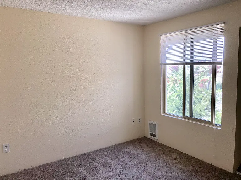 Auburn 4-Plex — Photo 6