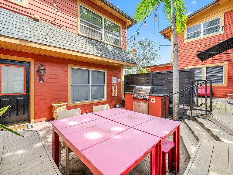 705 W Bay St — Photo 18