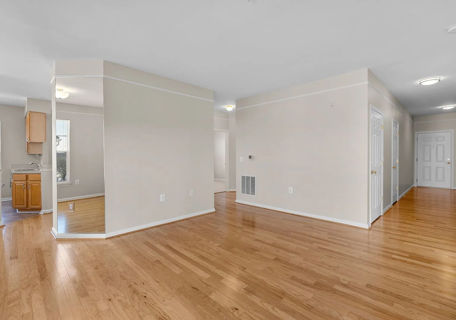 2 Bed 2 Bath - King Farm Condo - Move In Ready — Photo 3