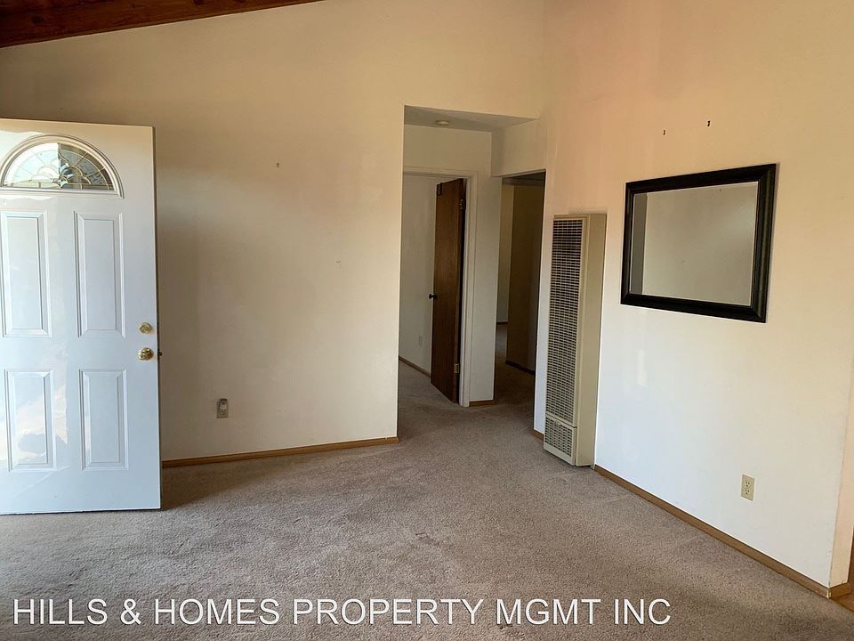 1st image of 1019 W Railroad Ave