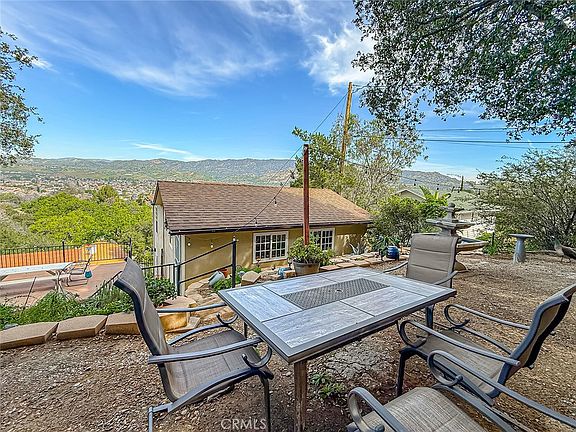 2nd image of 1059 Alta Vista Rd