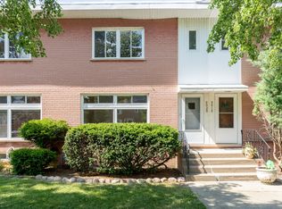 9020 Southview Ave, Brookfield, IL 60513