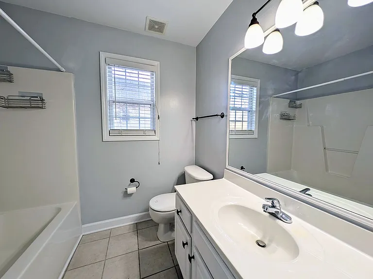 102 Cottage Ct — Photo 14