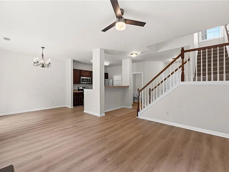 1058 Treymont Ln — Photo 15