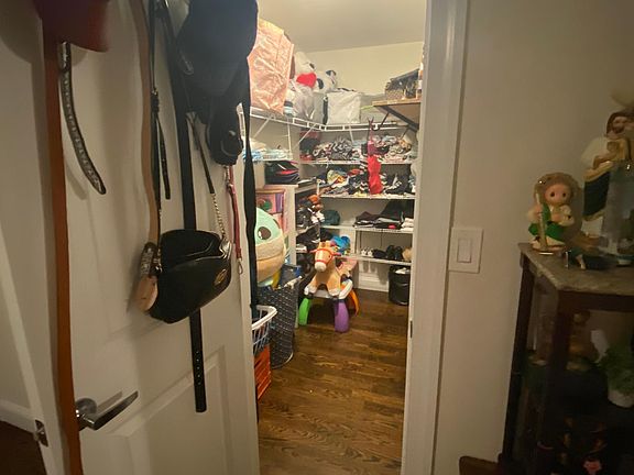 3rd image of 472 Wilson Ave