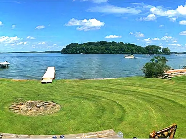 50 Point Dr, Waconia, MN 55387