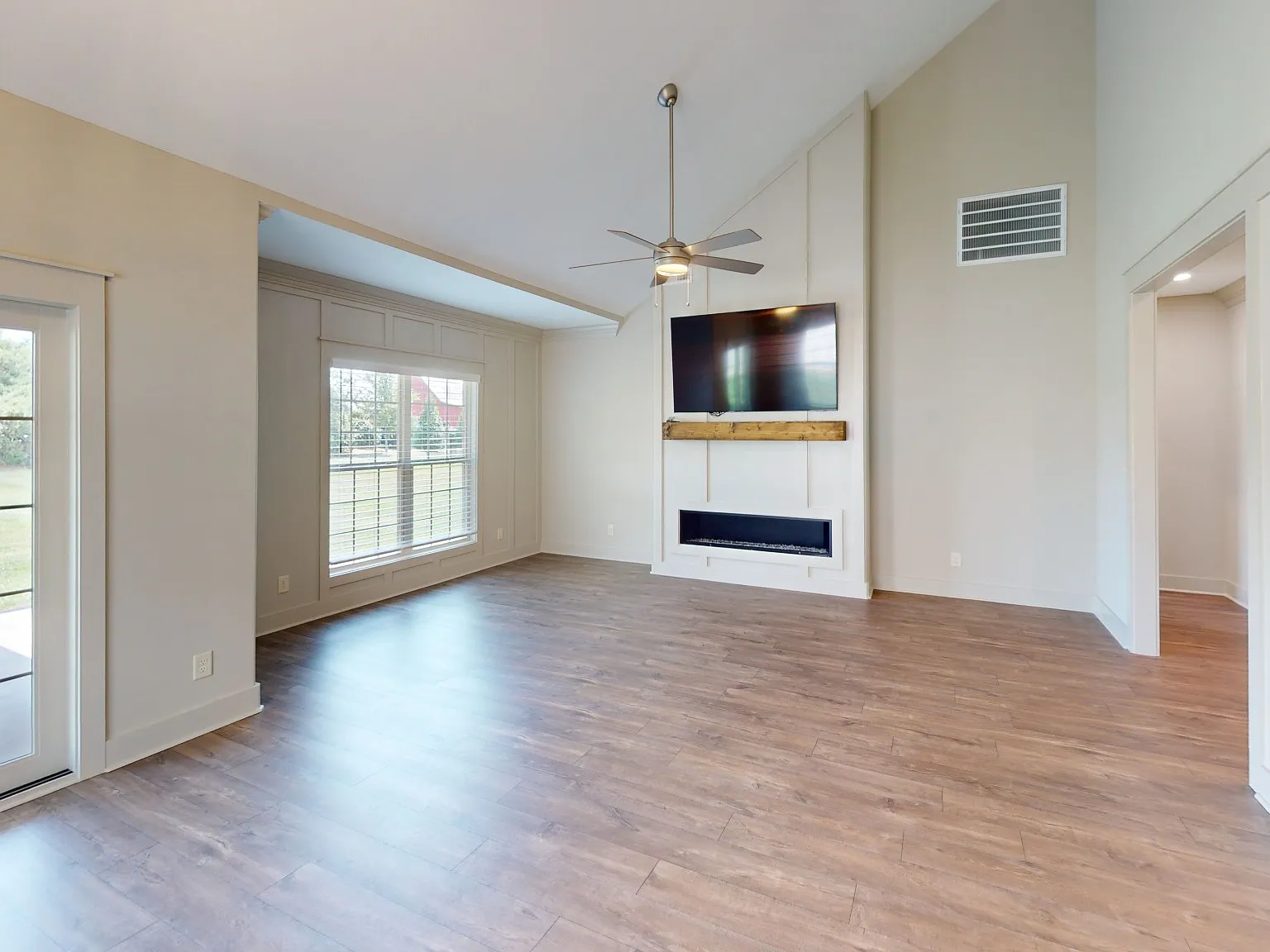 3 bed, 2.5 bath, 3000 sqft, $2,795 — Photo 2