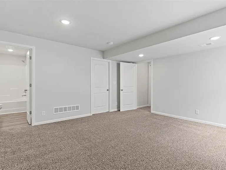 740 Connor St — Photo 15