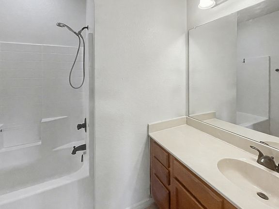 5th image of 1338 Piedmont Dr