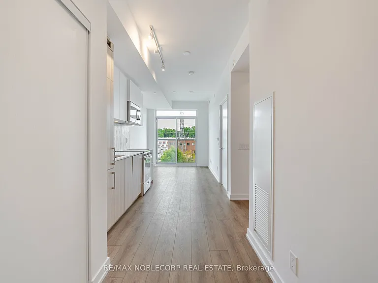 500 Dupont St #409 — Photo 6