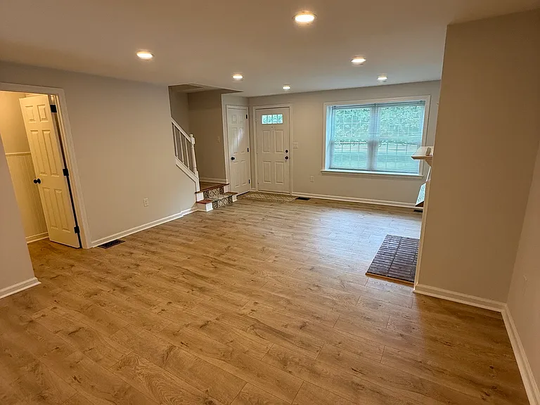 1 Barrington Dr #B — Photo 4