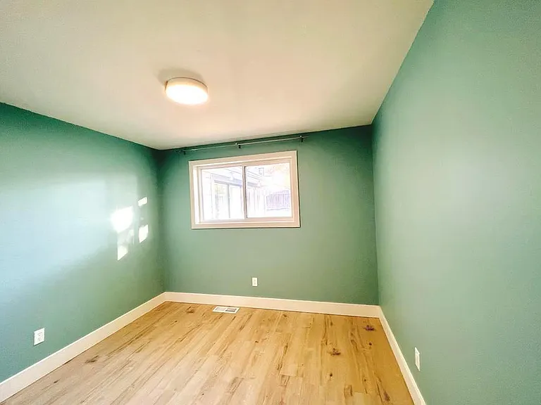 Office Space. Beautifully painted and trimmed out.
